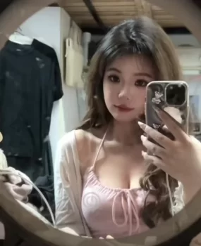 身材甜美火辣小姐姐