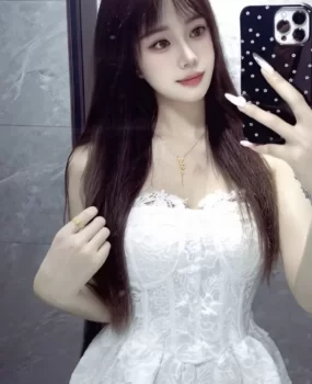 美乳细腰粉嫩妹子    小玉