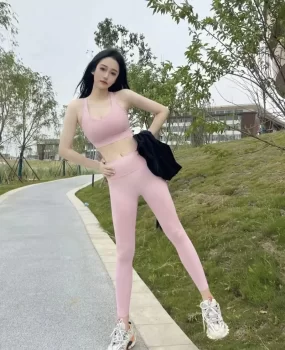 健身房实习小奶妹水嫩得很刚工作