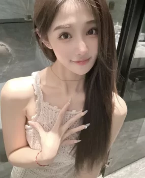 艺校女大学生逼嫩淫水多