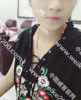 自己开发的18岁技校大胸妹子