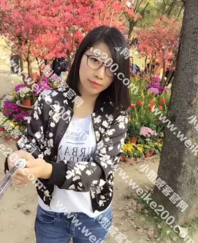 新区森林沐场娇小巨乳娘