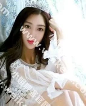 身材好胸如大馒头的美女一个