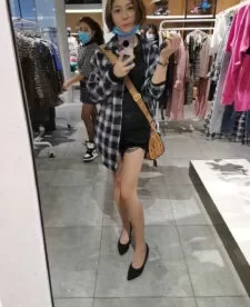 娇小可爱的妹子