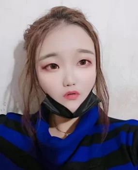 18岁学生妹