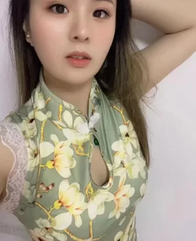 北京小妹一线天，巨乳1300