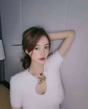 气质性感的兼职小姐姐馒头逼水多活好