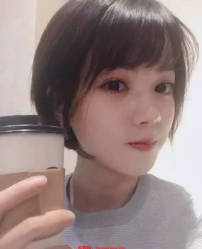 呼市真实短发兼职妹妹，好想守护她