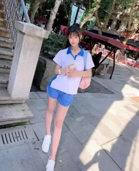 长沙刚下海的学生妹，第一次这么舒服，碰到这么紧致的