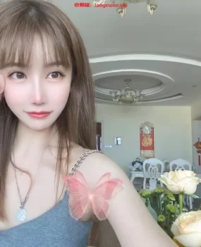 小骚货胸大的小姐姐